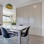 Spacious 2-Bed Apartment Close To City