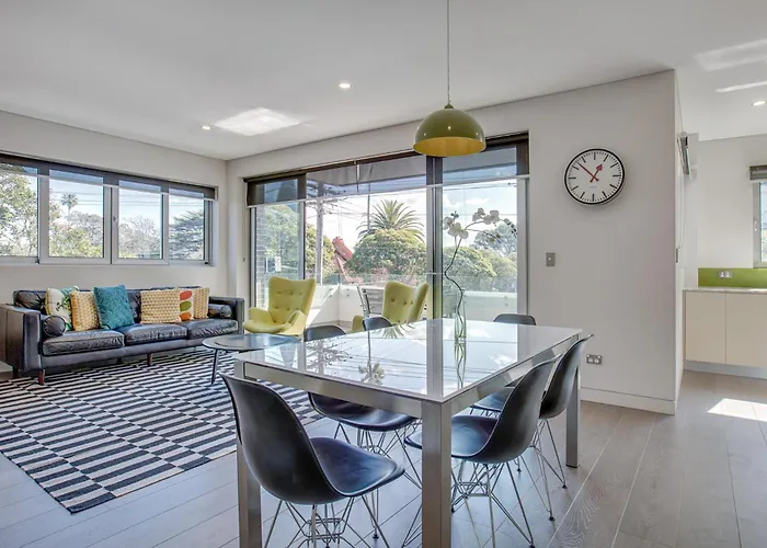Spacious 2-Bed Apartment Close To City