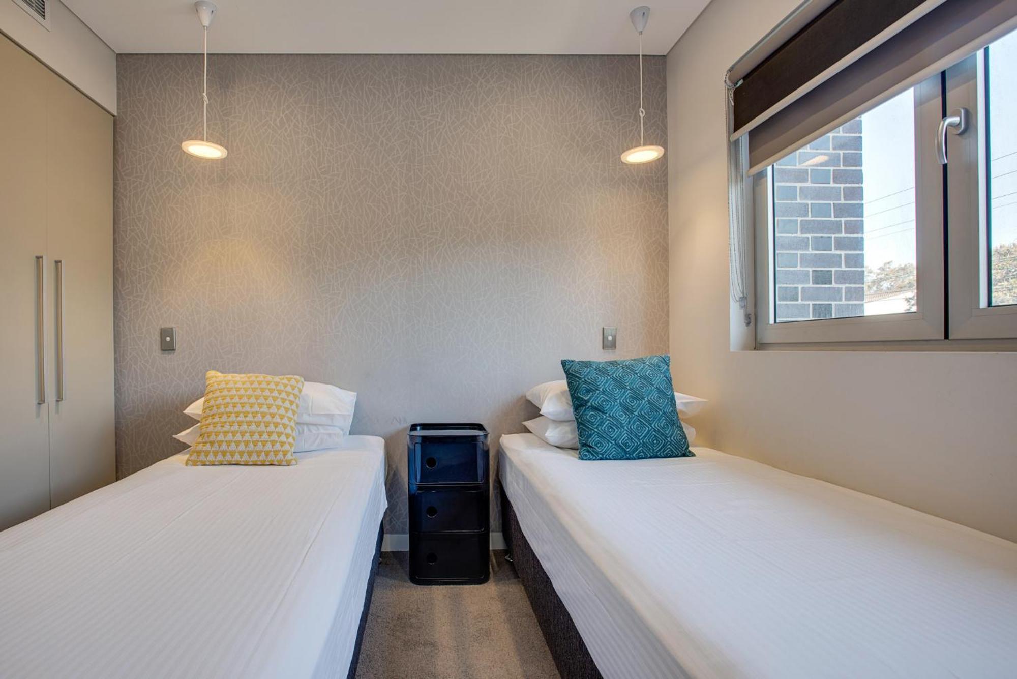 Spacious 2-bed Close To Apartment Sydney