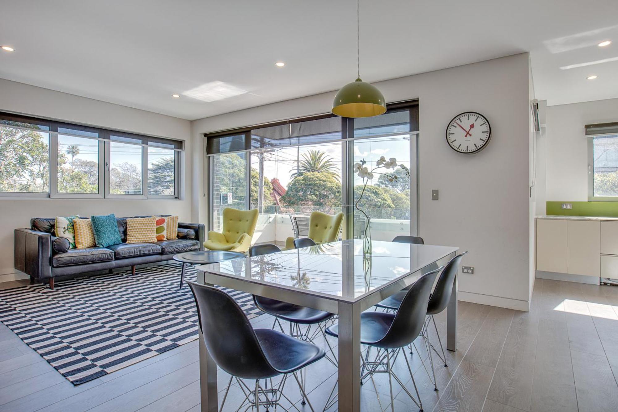 Apartment Spacious 2-bed Close To