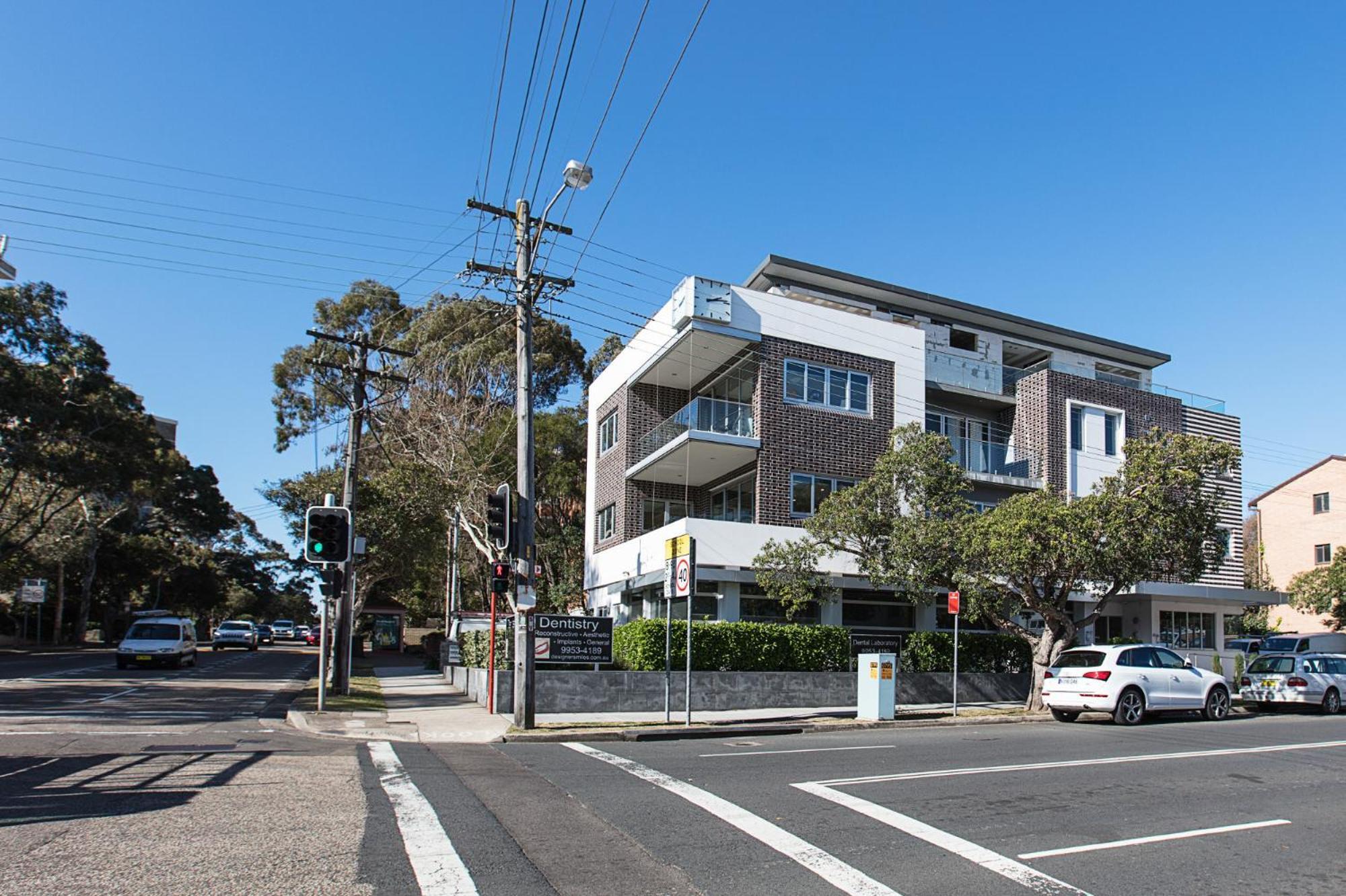 Spacious 2-bed Close To Apartment *